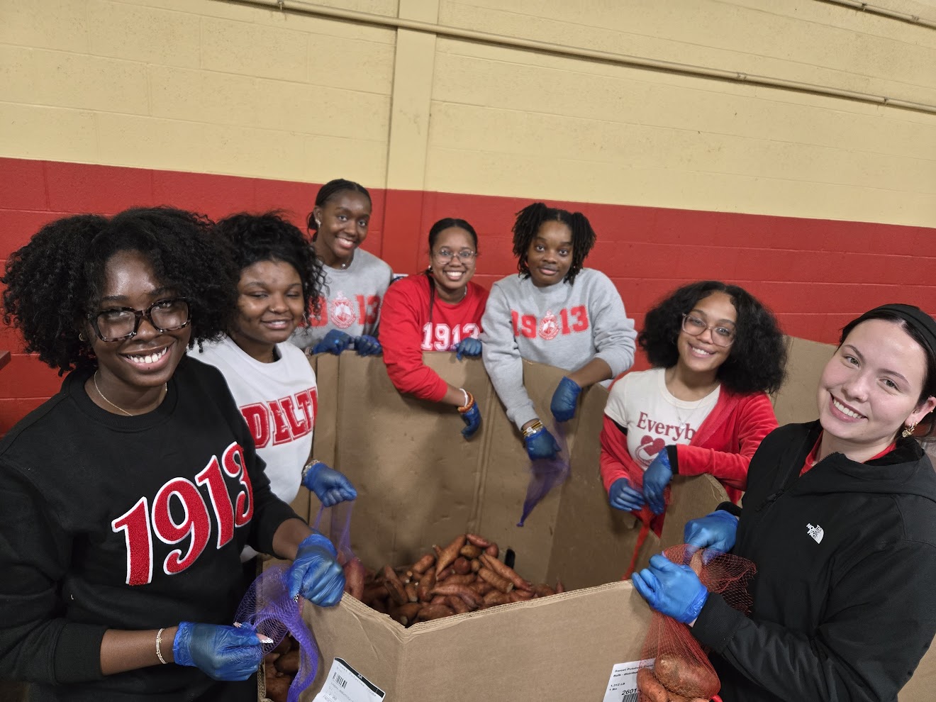 Sisters volunteering at a 1913 community service event